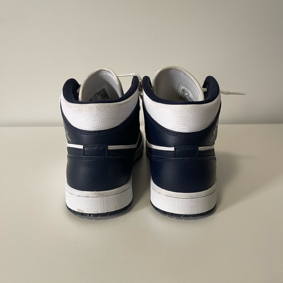 Air Jordan 1 Mid ‘Obsidian’ - Picture 4 of 8